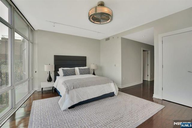 100 Thompson Lane 4D, Edgewater, NJ 07020