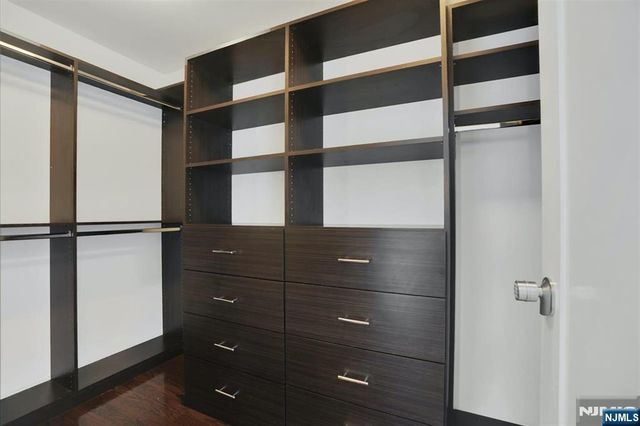 100 Thompson Lane 4D, Edgewater, NJ 07020