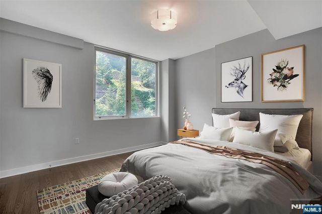 100 Thompson Lane 4D, Edgewater, NJ 07020