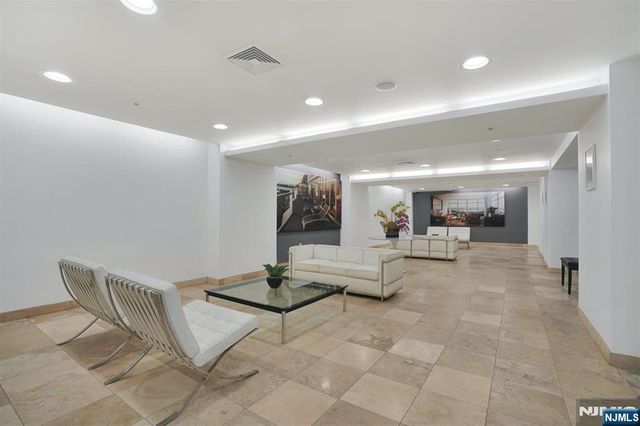 100 Thompson Lane 4D, Edgewater, NJ 07020