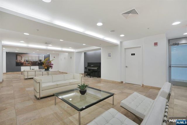 100 Thompson Lane 4D, Edgewater, NJ 07020