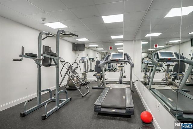 100 Thompson Lane 4D, Edgewater, NJ 07020