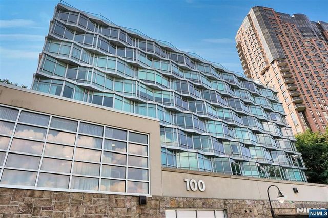 100 Thompson Lane 4D, Edgewater, NJ 07020