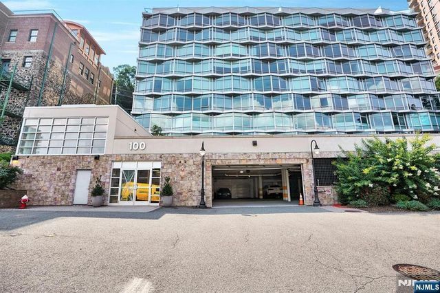 100 Thompson Lane 4D, Edgewater, NJ 07020
