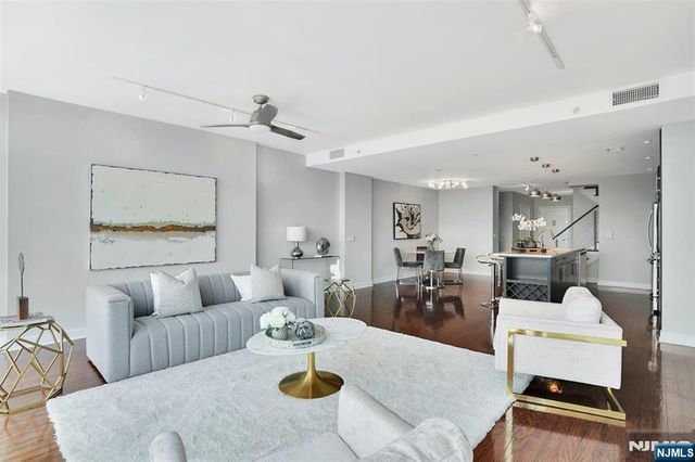 100 Thompson Lane 4D, Edgewater, NJ 07020