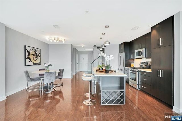 100 Thompson Lane 4D, Edgewater, NJ 07020