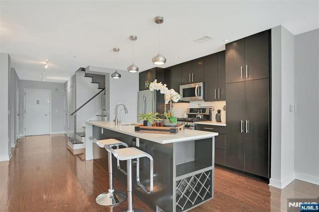 100 Thompson Lane 4D, Edgewater, NJ 07020