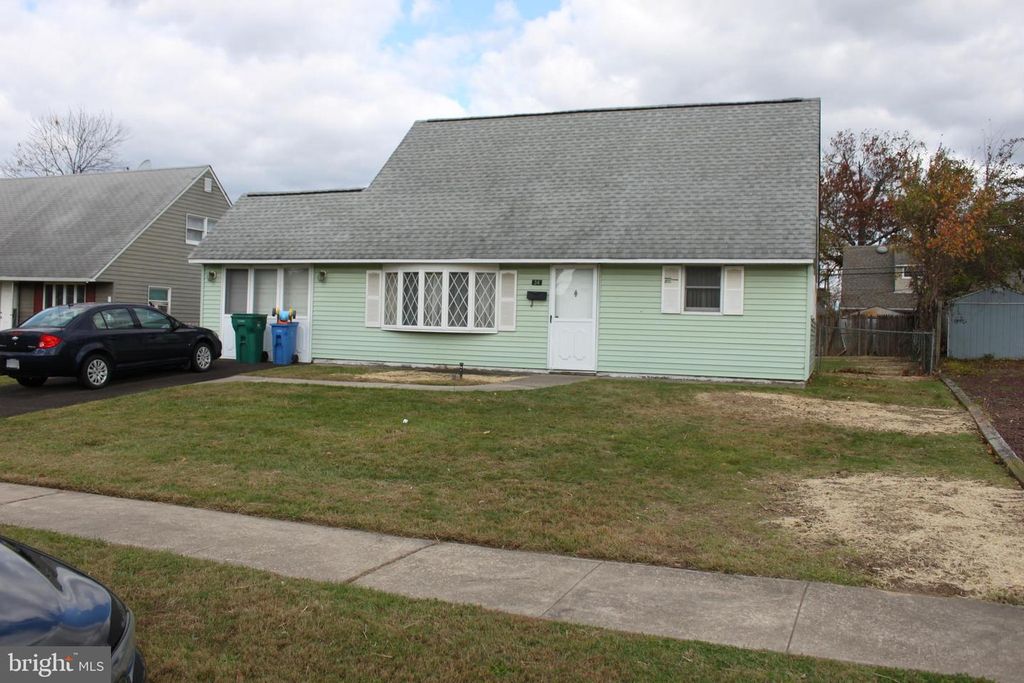 34 MISTY PINE RD, Levittown, PA 19056