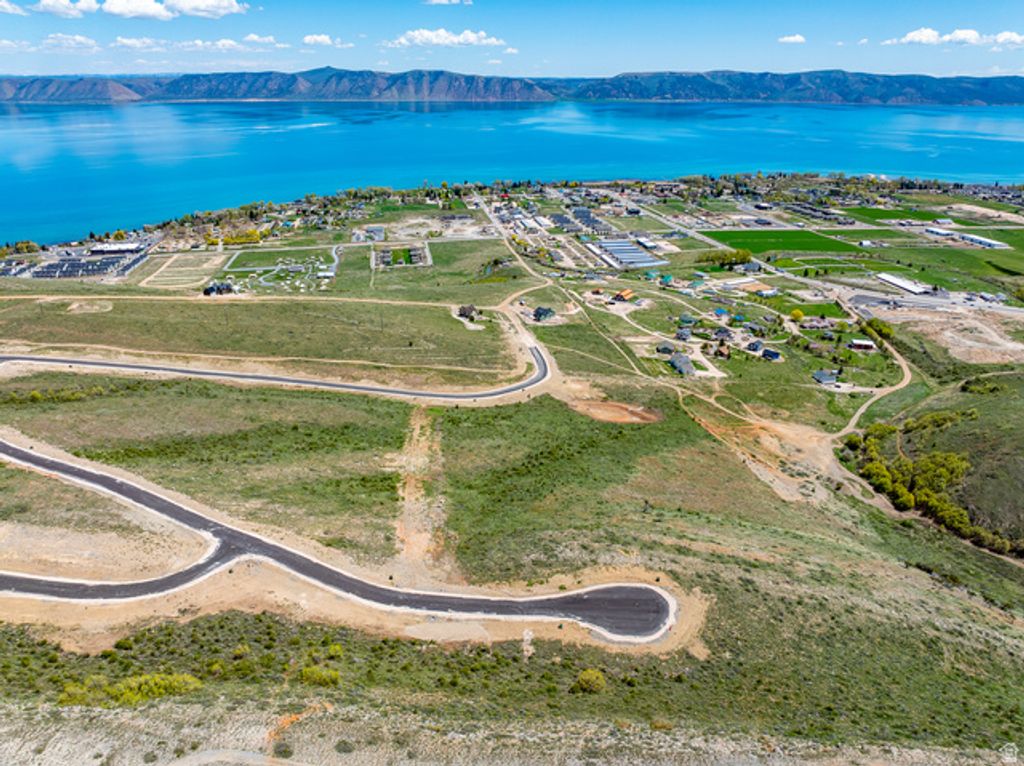 Image 2 of property listing at 443 N LAKEVIEW RIDGE RD # 24, Garden City, UT 84028