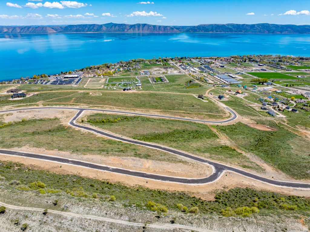 Image 3 of property listing at 443 N LAKEVIEW RIDGE RD # 24, Garden City, UT 84028