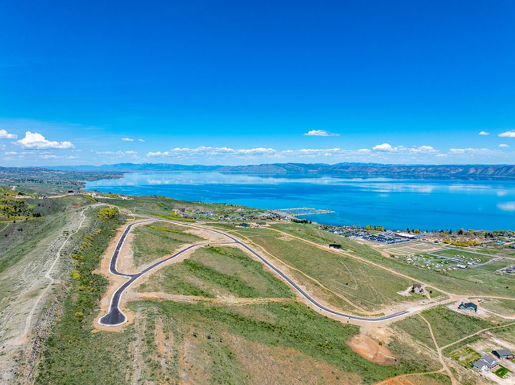 Image 32 of property listing at 443 N LAKEVIEW RIDGE RD # 24, Garden City, UT 84028