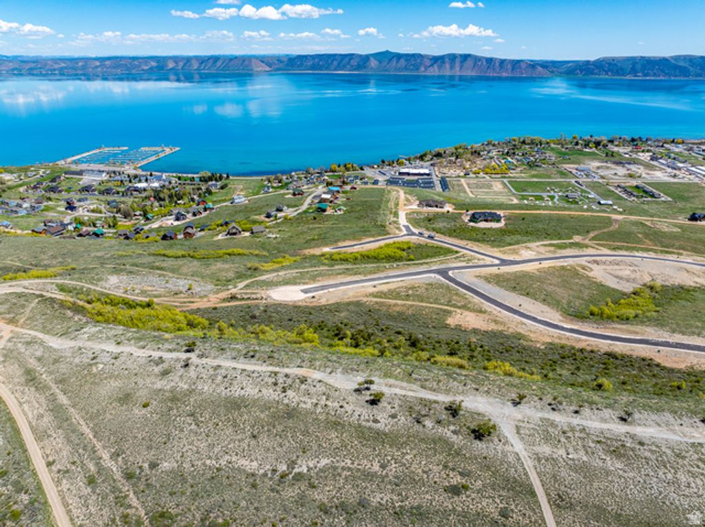 Image 7 of property listing at 443 N LAKEVIEW RIDGE RD # 24, Garden City, UT 84028