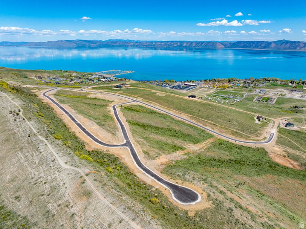 Image 8 of property listing at 443 N LAKEVIEW RIDGE RD # 24, Garden City, UT 84028