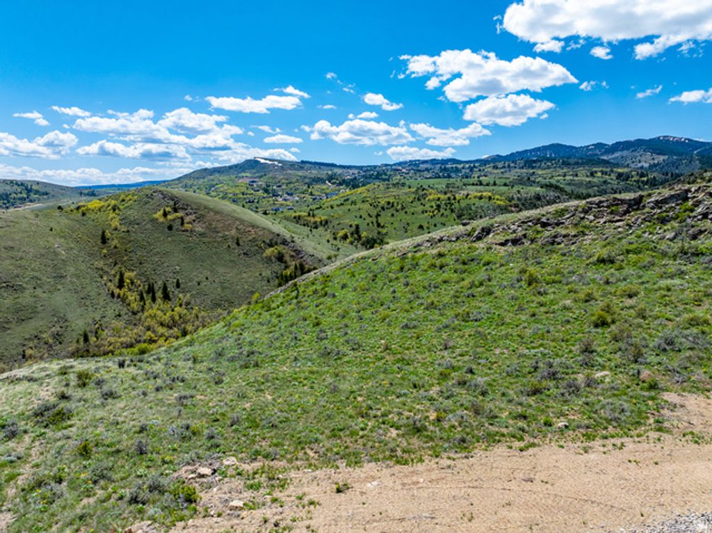 Image 9 of property listing at 443 N LAKEVIEW RIDGE RD # 24, Garden City, UT 84028