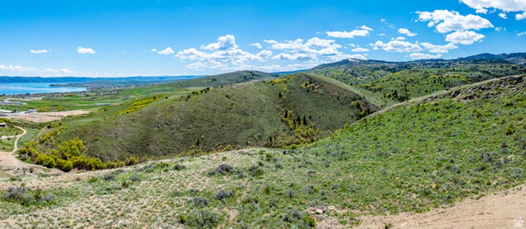 Image 10 of property listing at 443 N LAKEVIEW RIDGE RD # 24, Garden City, UT 84028