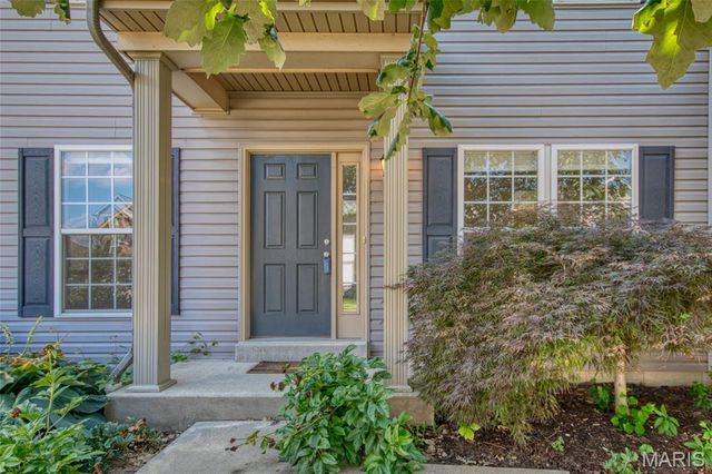 1290 Shorewinds Trail, St Charles, MO 63303