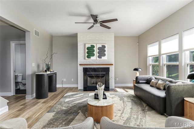 1290 Shorewinds Trail, St Charles, MO 63303