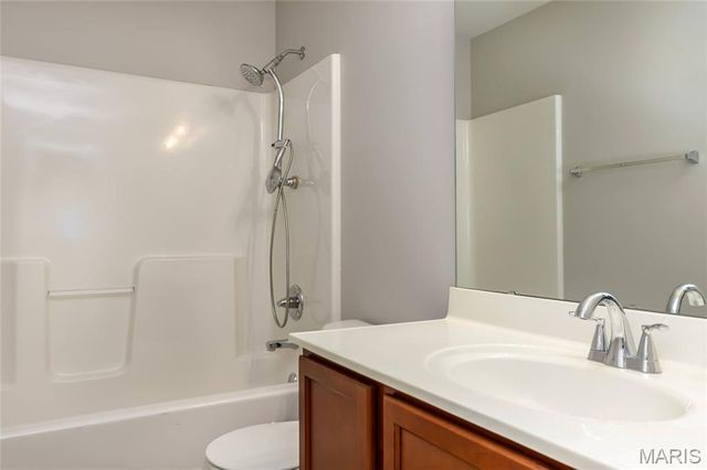 1290 Shorewinds Trail, St Charles, MO 63303