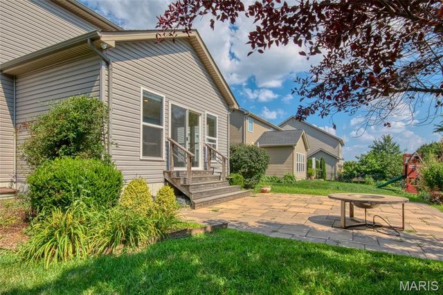 1290 Shorewinds Trail, St Charles, MO 63303