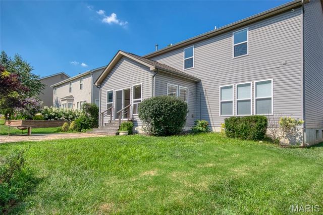 1290 Shorewinds Trail, St Charles, MO 63303