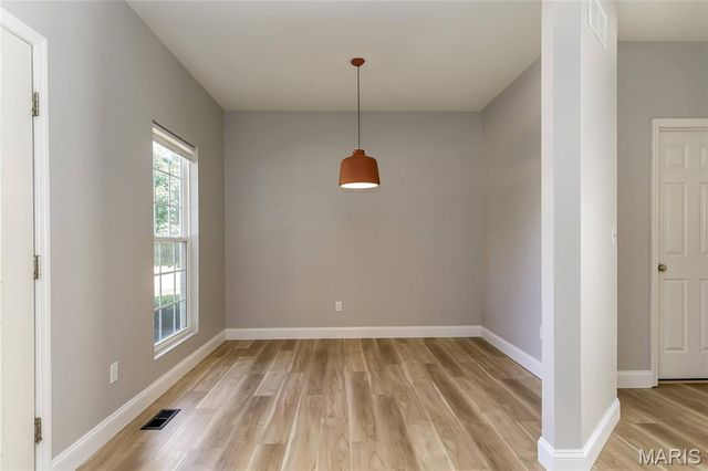 1290 Shorewinds Trail, St Charles, MO 63303