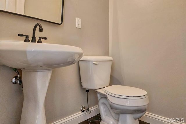 1290 Shorewinds Trail, St Charles, MO 63303
