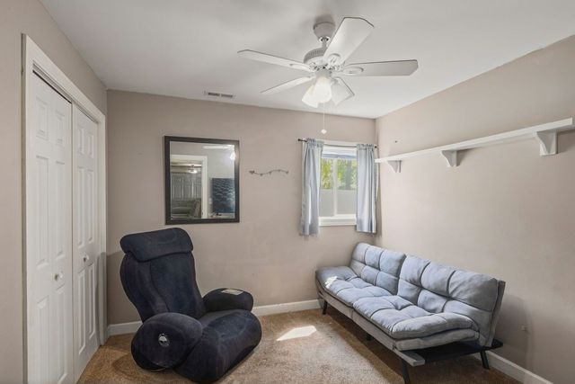 827 W Northeast Shore Drive, Mchenry, IL 60051