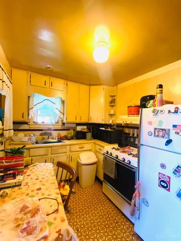 252 Pedretti Avenue, Delhi Twp, OH 45238
