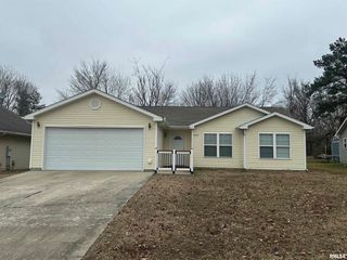 2020 E Creekwood Drive, Carbondale, IL 62901
