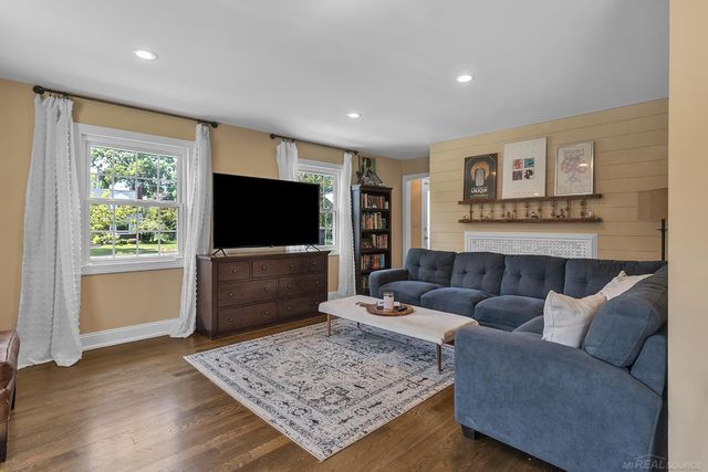 346 NE Bel Air Drive, Grand Rapids, MI 49503