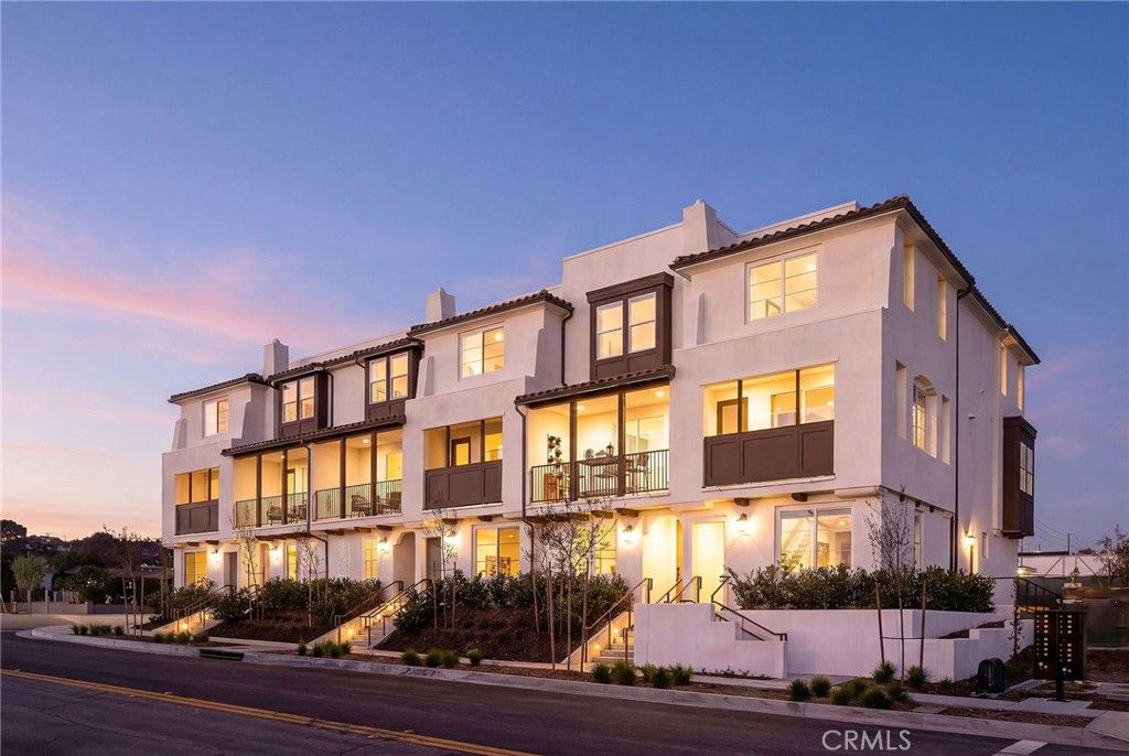 Image 17 of property listing at 308 E Whittier Boulevard, La Habra, CA 90631