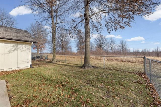 18795 Sunrise Drive, Belton, MO 64012