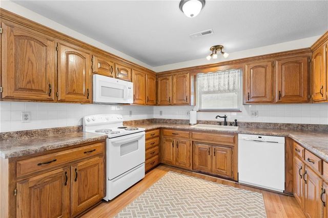 18795 Sunrise Drive, Belton, MO 64012