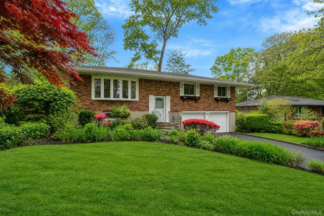 44 Mackay Drive, Hauppauge, NY 11788