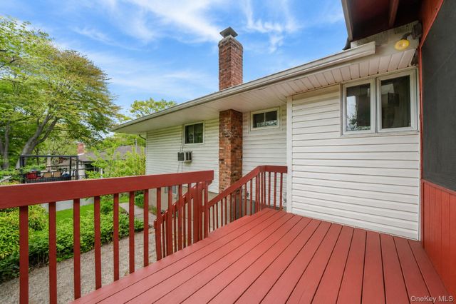 44 Mackay Drive, Hauppauge, NY 11788