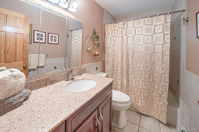 44 Mackay Drive, Hauppauge, NY 11788