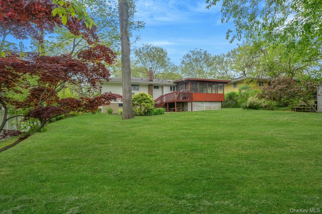 44 Mackay Drive, Hauppauge, NY 11788