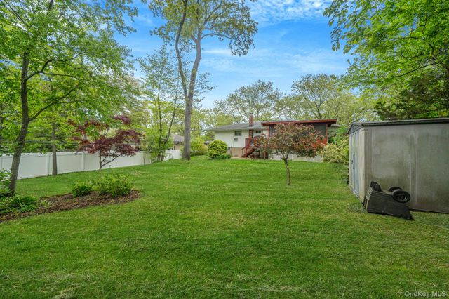 44 Mackay Drive, Hauppauge, NY 11788