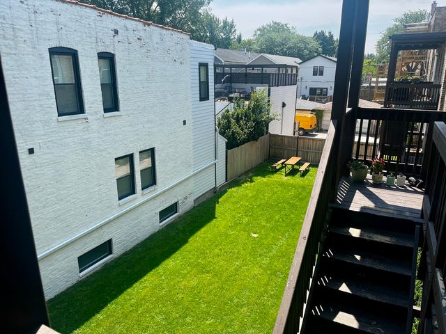 5325 N Damen Avenue 1, Chicago, IL 60625