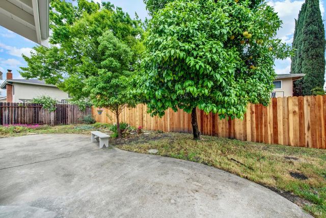 413 Violet Ct, Fairfield, CA 94533