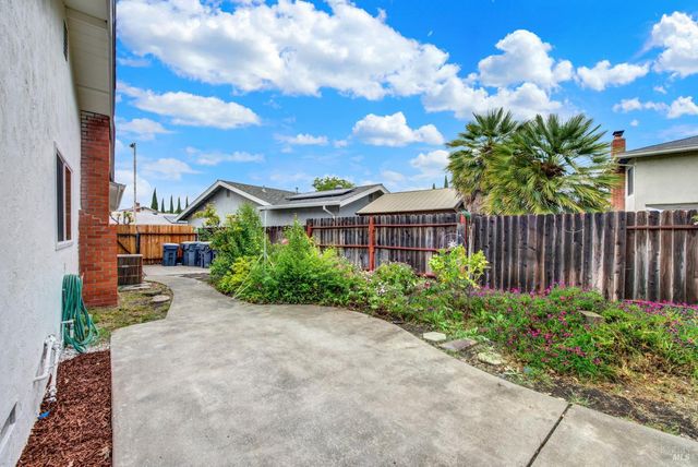 413 Violet Ct, Fairfield, CA 94533