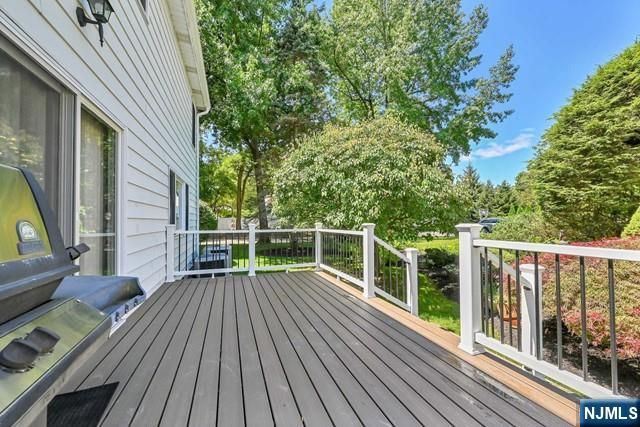 5 Skie Drive, Paramus, NJ 07652