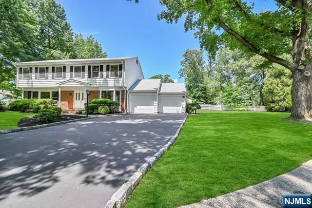 5 Skie Drive, Paramus, NJ 07652