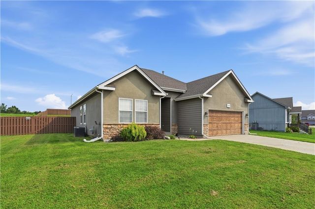 16906 Tucker Court, Basehor, KS 66007