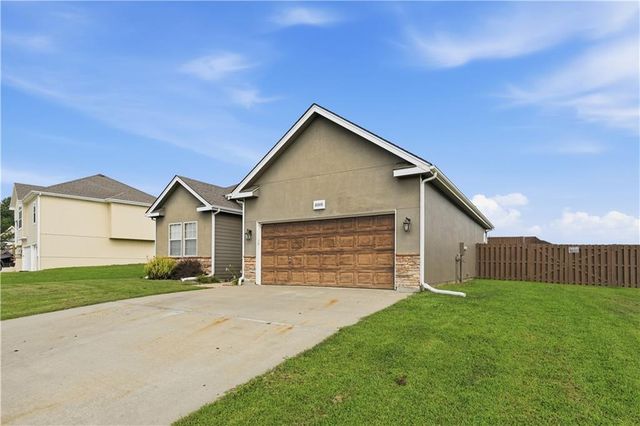 16906 Tucker Court, Basehor, KS 66007