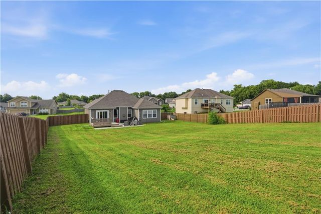 16906 Tucker Court, Basehor, KS 66007