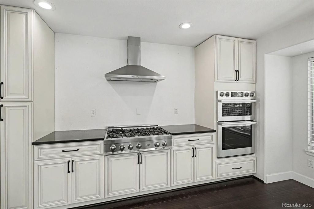 Image 12 of property listing at 5703 S Hannibal Way, Centennial, CO 80015
