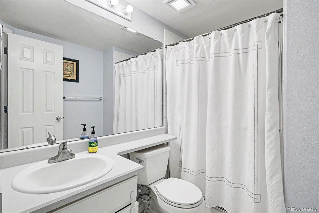 Image 16 of property listing at 5703 S Hannibal Way, Centennial, CO 80015