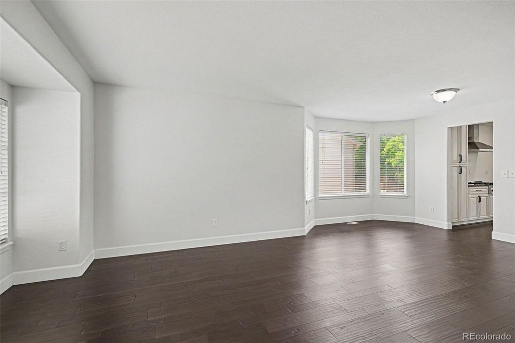Image 3 of property listing at 5703 S Hannibal Way, Centennial, CO 80015