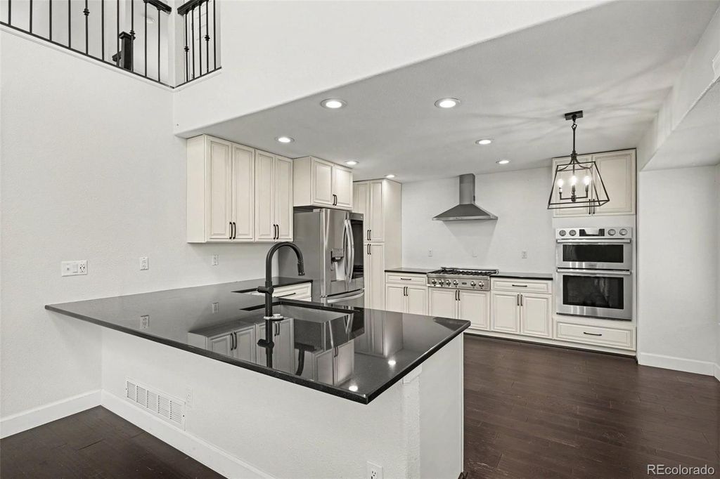 Image 10 of property listing at 5703 S Hannibal Way, Centennial, CO 80015